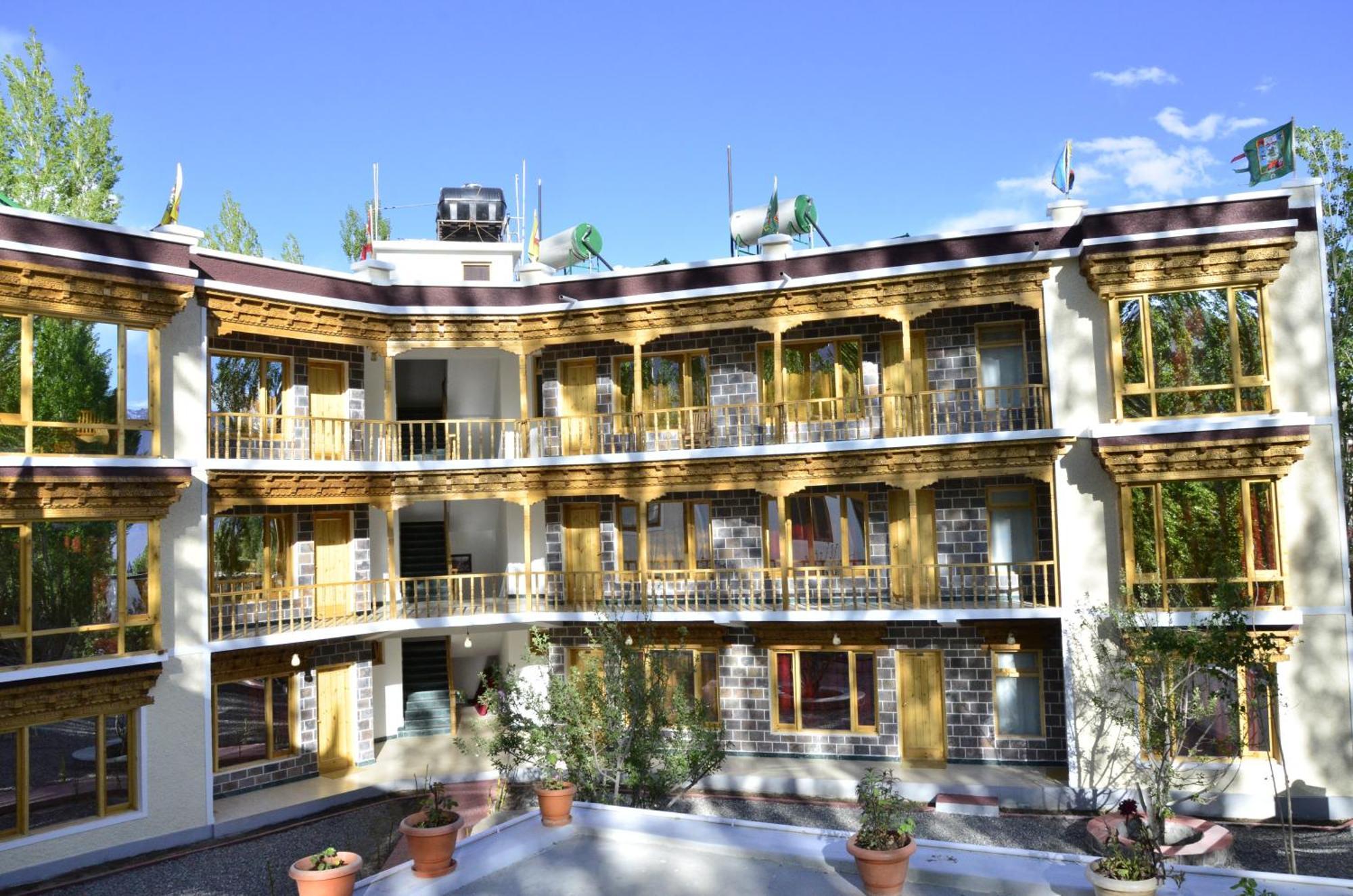 Hotel Lhalingkha Лех Екстер'єр фото
